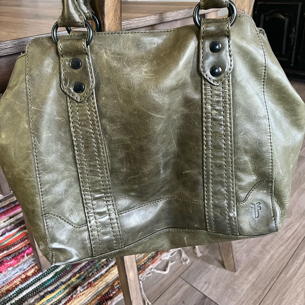 Army green FRYE shoulder bag. Review photos. Clean inside. No odor.